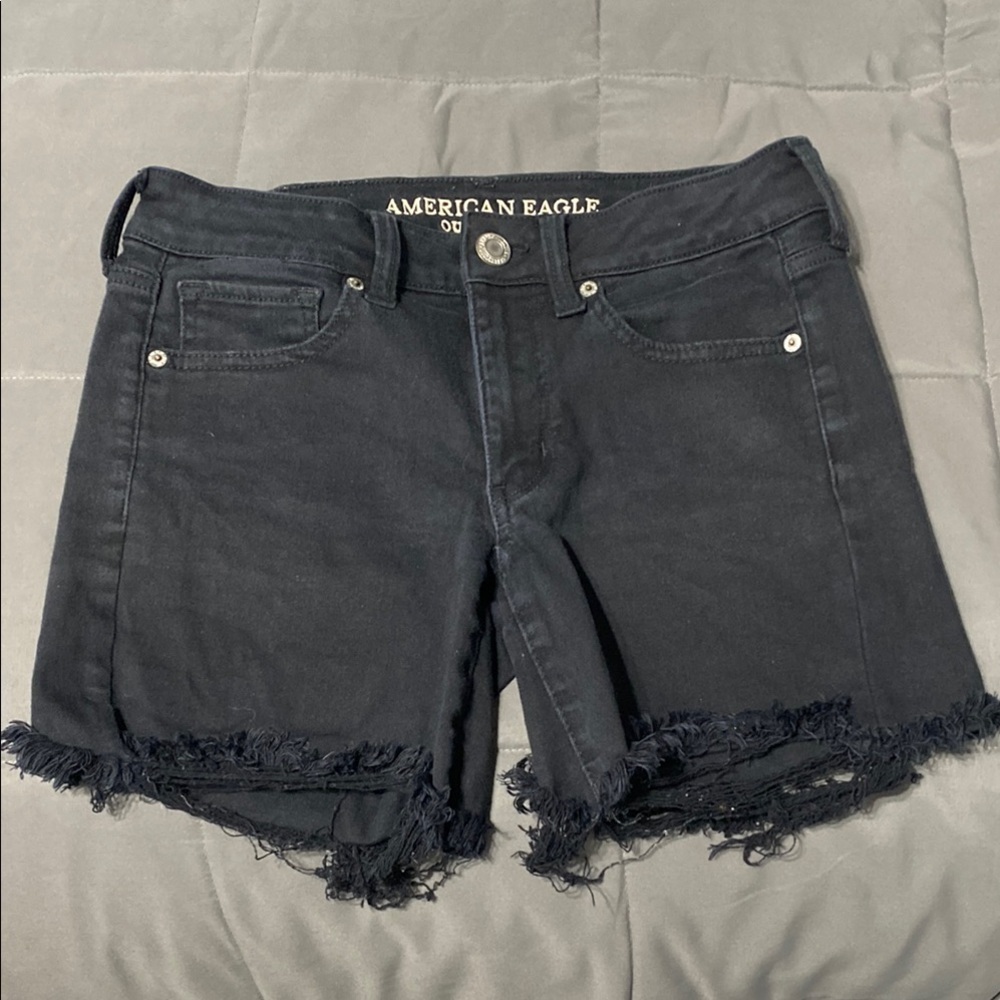 American Eagle 🦅 midi shorts. Size 6